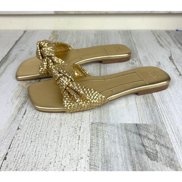 Marc Fisher Women’s 7.5 Gold Leather Marlon Flat Knot Slip-On Sandals NEW - Picture 1 of 7